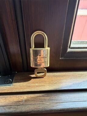 “Louis Vuitton” Lock And Key 🔐